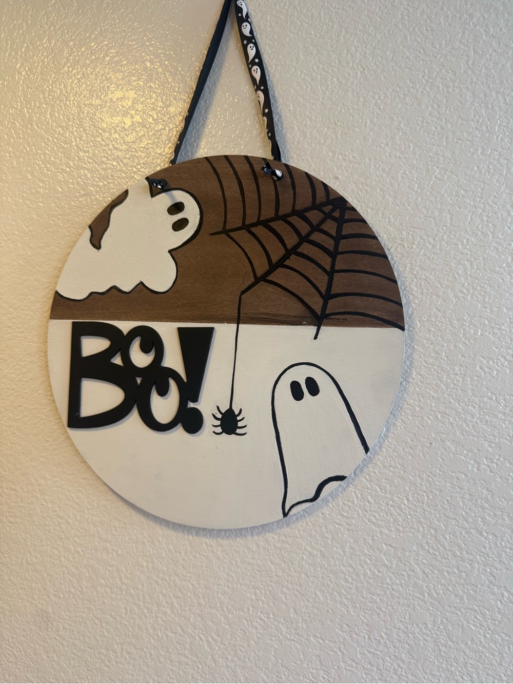 Halloween Ghost Round Wall Hanging in Brown and White